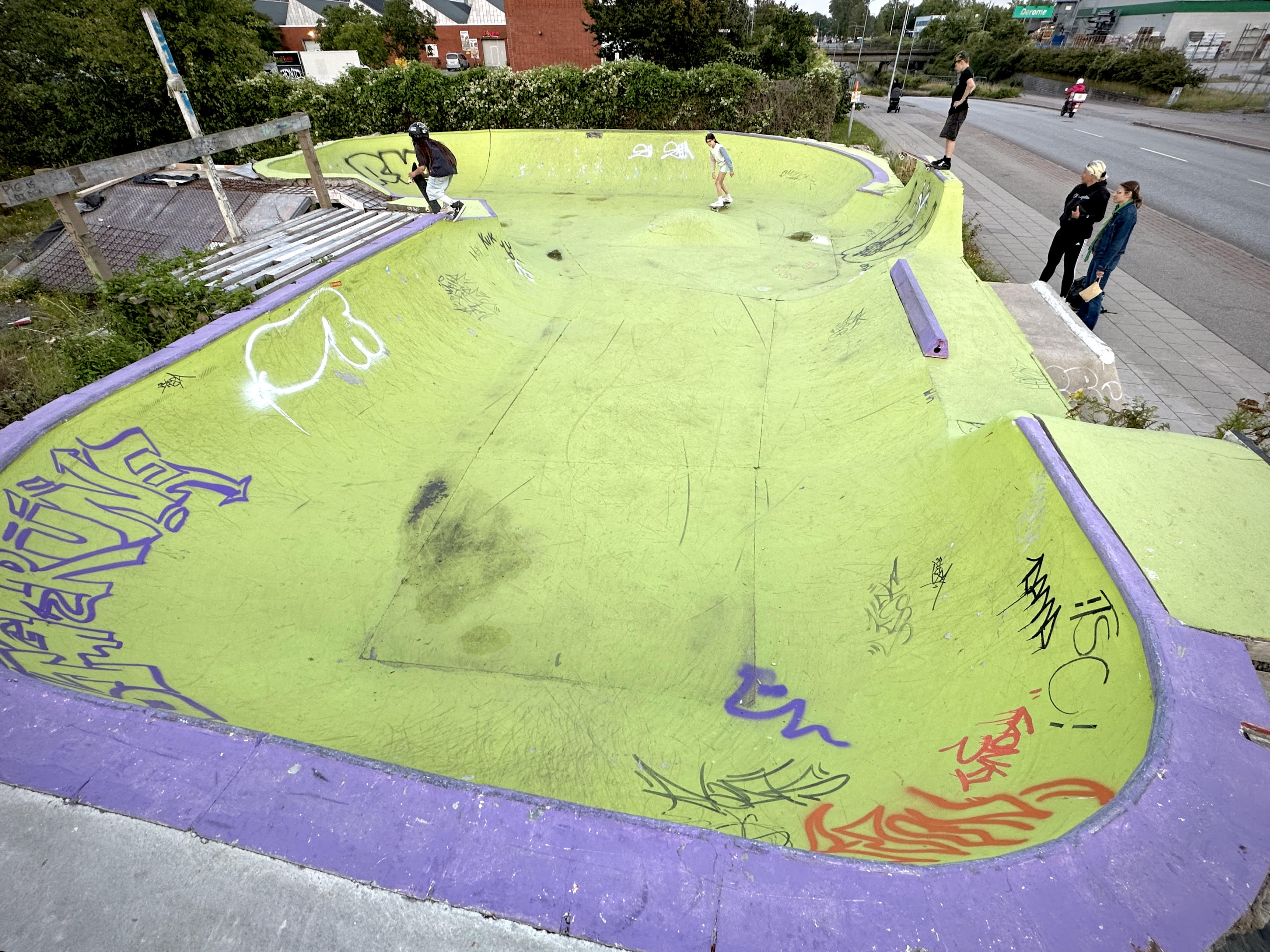 Pig Barrier DIY skatepark